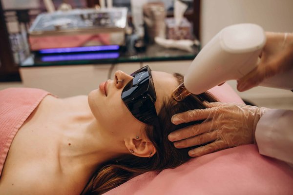 How to Choose the Right Toys to Encourage Natural Hunting Behaviors in Cats?