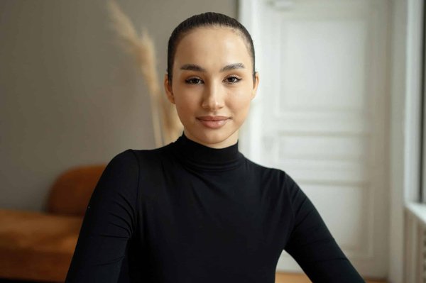 What Are the Most Stylish Professional Outfits That Incorporate a Pleated Skirt?